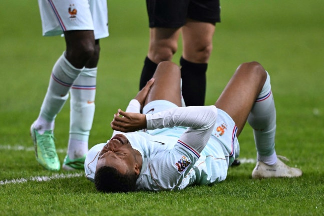 TOPSHOT - France's forward #10 Kylian Mbappe reacts after scoring the opening goal and to a leg pain during the UEFA Nations League (League A, Group 1) first leg football match between Turkey and France at the Kocaeli Stadium in Izmit, on September 25, 2026. (Photo by OZAN KOSE / AFP)