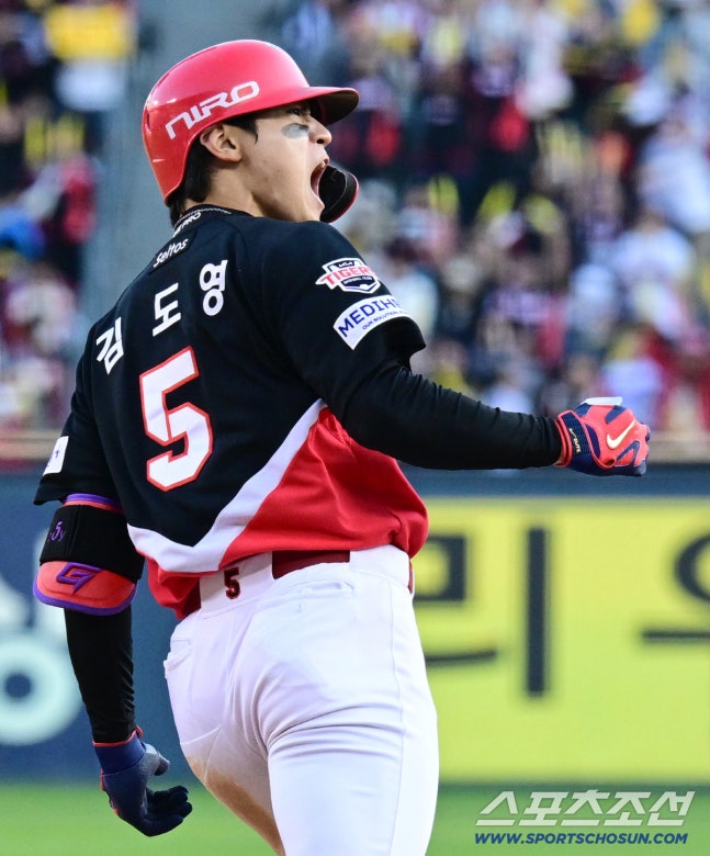 5일 잠실야구장에서 열린 LG와 KIA의 경기. 9회초 KIA 김도영이 LG 고우석을 상대로 역전 3점 홈런을 날렸다. 포효하는 김도영. 잠실=송정헌 기자songs@sportschosun.com/2026.10.05/