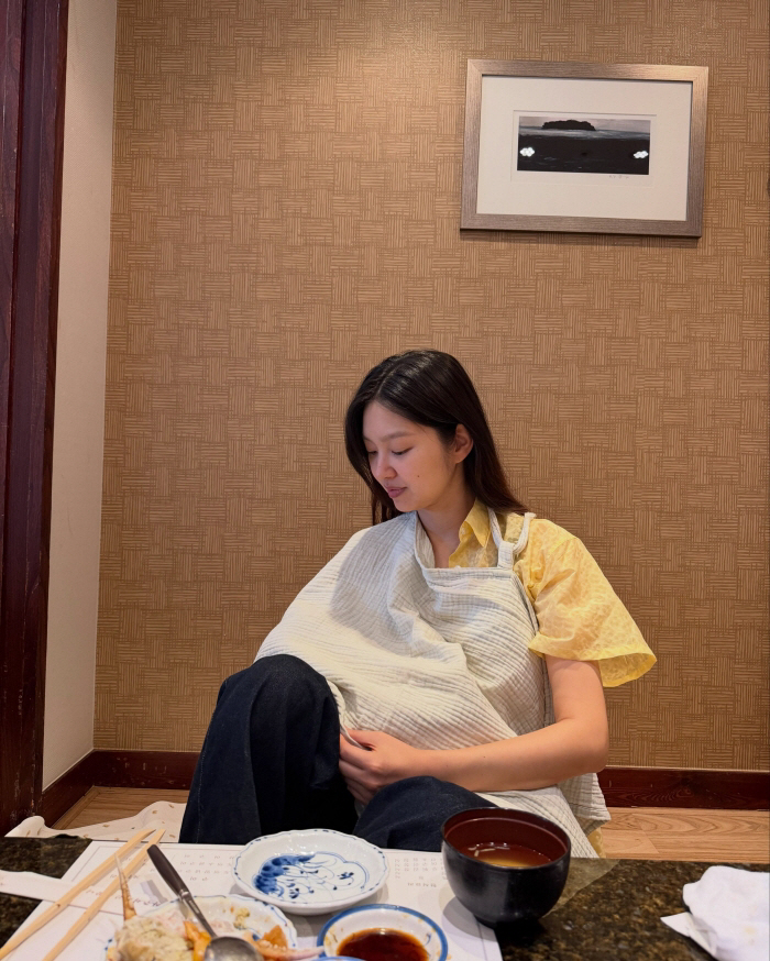 <b>최유화</b>, 카페·식당서도 아들 <b>모유 수유</b> "6개월 <b>성공</b>..짐 없이 다녀 편해...