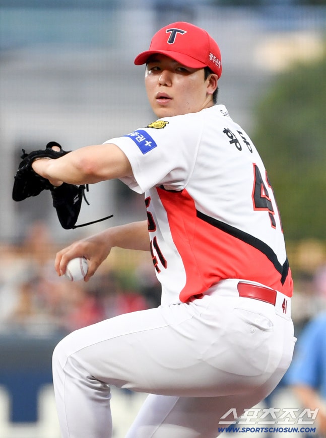 26일 광주 기아챔피언스필드에서 열린 KIA와 롯데의 경기. KIA 황동하가 역투하고 있다. 광주=박재만 기자 pjm@sportschosun.com/2026.08.26/