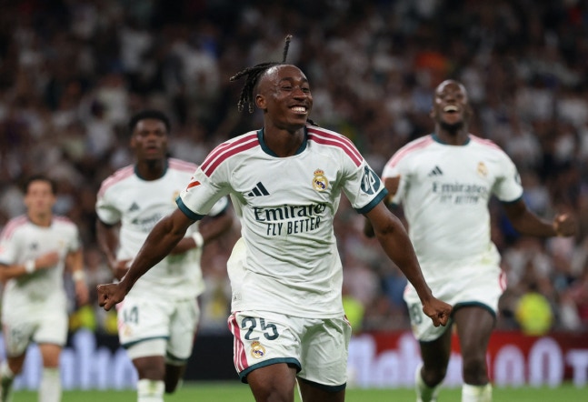 Soccer Football - LaLiga - Real Madrid v Villarreal - Estadio Bernabeu, Madrid, Spain - October 10, 2026 Real Madrid's Yan Diomande celebrates scoring their first goal REUTERS/Alejandro Martinez Velez