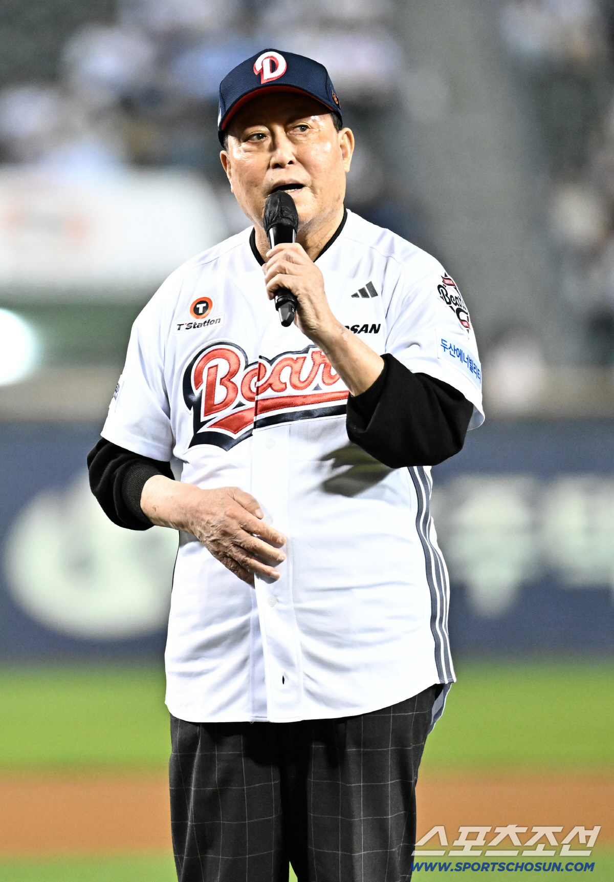 [포토] <b>김인식</b> 전 <b>감독</b>, 두산이 잘 하리라 믿습니다