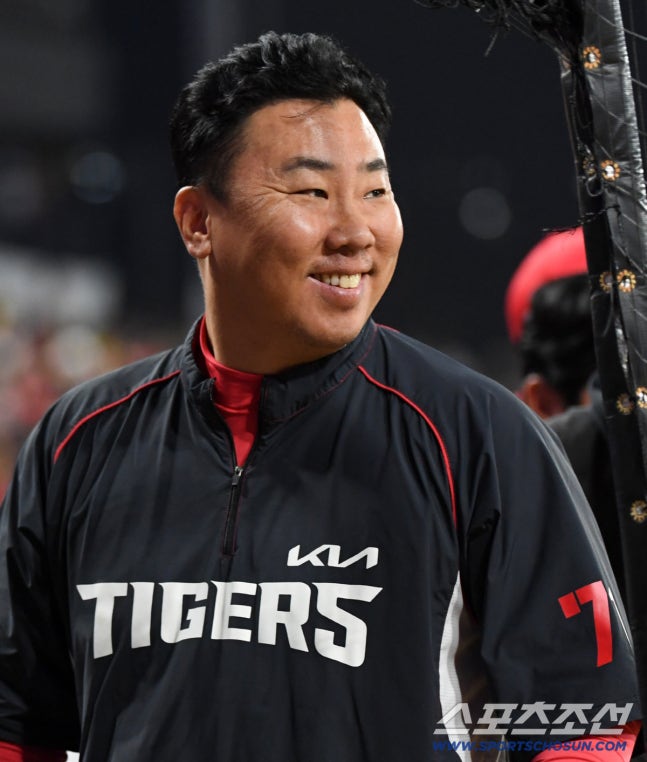 12일 광주 기아챔피언스필드에서 열린 KIA와 LG의 경기. KIA 이범호 감독이 경기를 준비하고 있다. 광주=박재만 기자 pjm@sportschosun.com/2026.10.12/