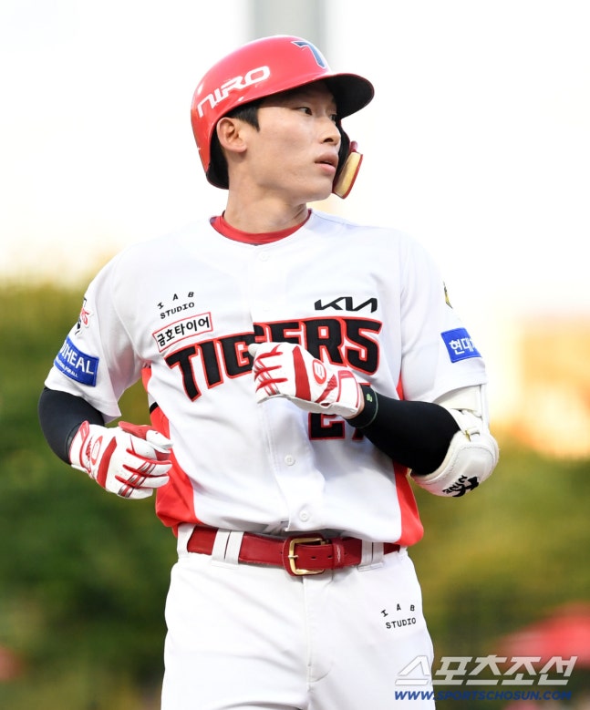 10일 광주 기아챔피언스필드에서 열린 KIA와 SSG의 경기. KIA 김호령이 안타를 날린 뒤 기뻐하고 있다. 광주=박재만 기자 pjm@sportschosun.com/2026.10.10/