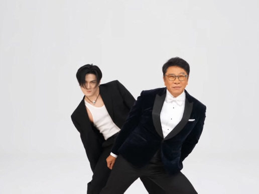 13세 아이찡 카피한 74세 <b>이수만</b> '칼각 <b>댄스</b>'...옥택연·김희철도 '동공...
