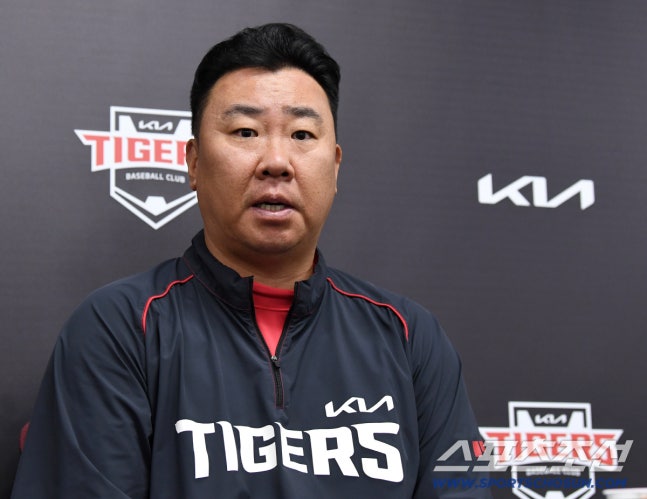 18일 전남광주 기아챔피언스필드에서 준PO 2차전 KIA와 LG의 경기가 열린다. 인터뷰하고 있는 KIA 이범호 감독. 광주=송정헌 기자songs@sportschosun.com/2026.10.18/