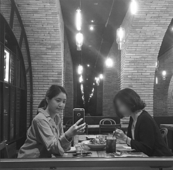 "엄마가 제일 친한 친구"..'<b>모친상</b>' <b>손나은</b>, 비보 속 '마마걸' <b>고백</b> 재조...