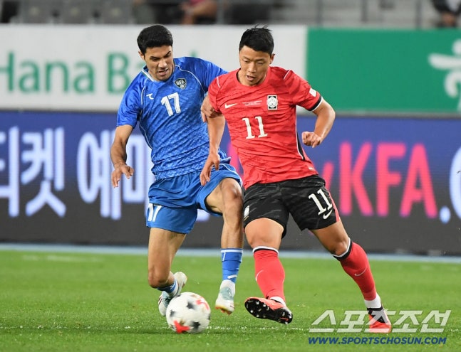 6일 오후 용인미르스타디움에서 열린 대한민국 축구대표팀과 우즈베키스탄의 친선경기. 황희찬이 공격하고 있다. 용인=정재근 기자 cjg@sportschosun.com/2026.10.6/