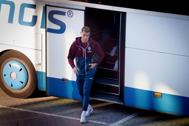 Soccer Football - UEFA Nations League - Portugal Training - Copenhagen, Denmark - September 30, 2026 Portugal's Cristiano Ronaldo getting off the Portugal team bus. Picture taken on September 30. Liselotte Sabroe/Ritzau Scanpix via REUTERS ATTENTION EDITORS - THIS IMAGE WAS PROVIDED BY A THIRD PARTY