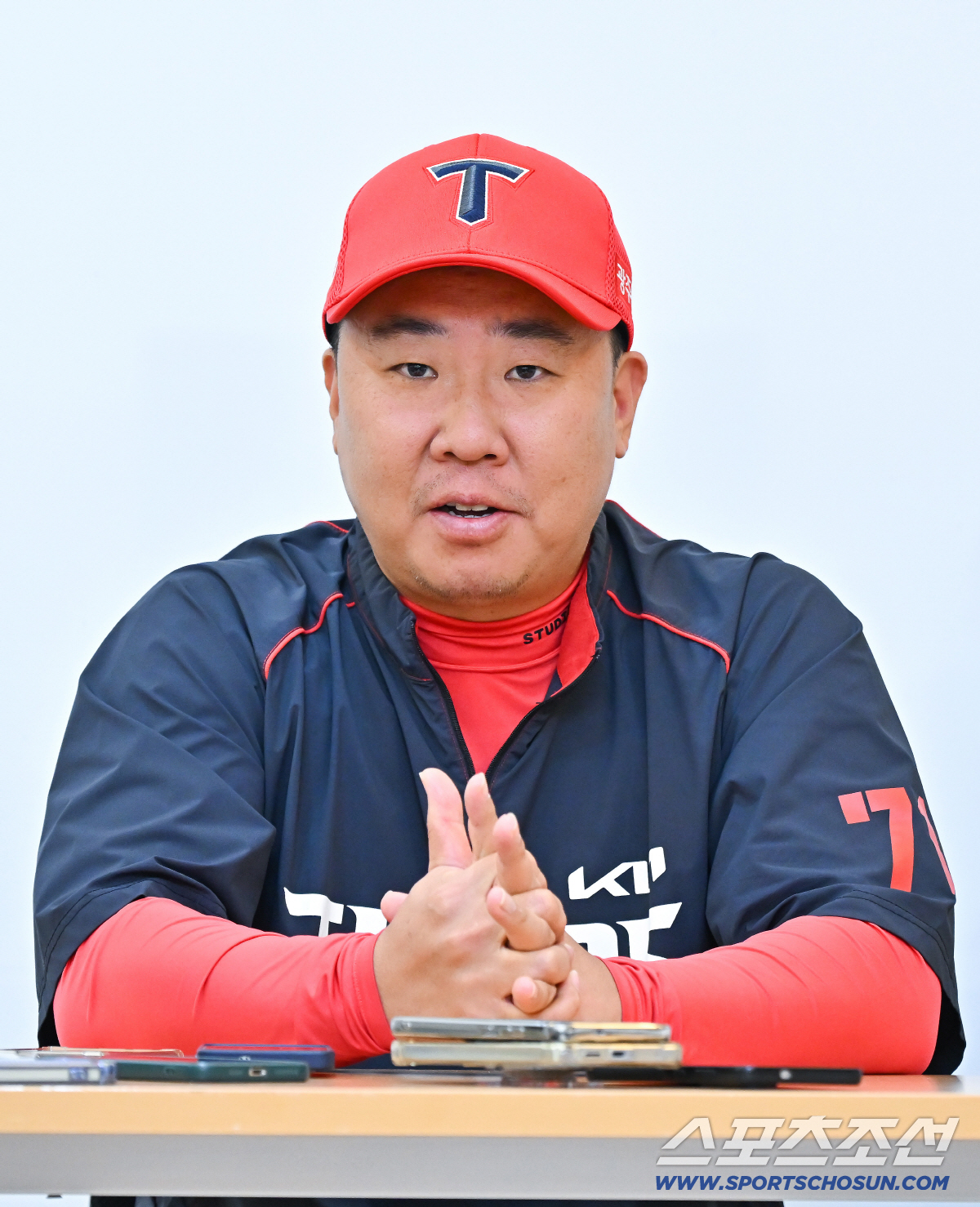 '셧아웃 <b>PO</b>행' <b>이범호</b> 감독 "삼성 우리보다 강팀, 하지만 두려울 것 없다...