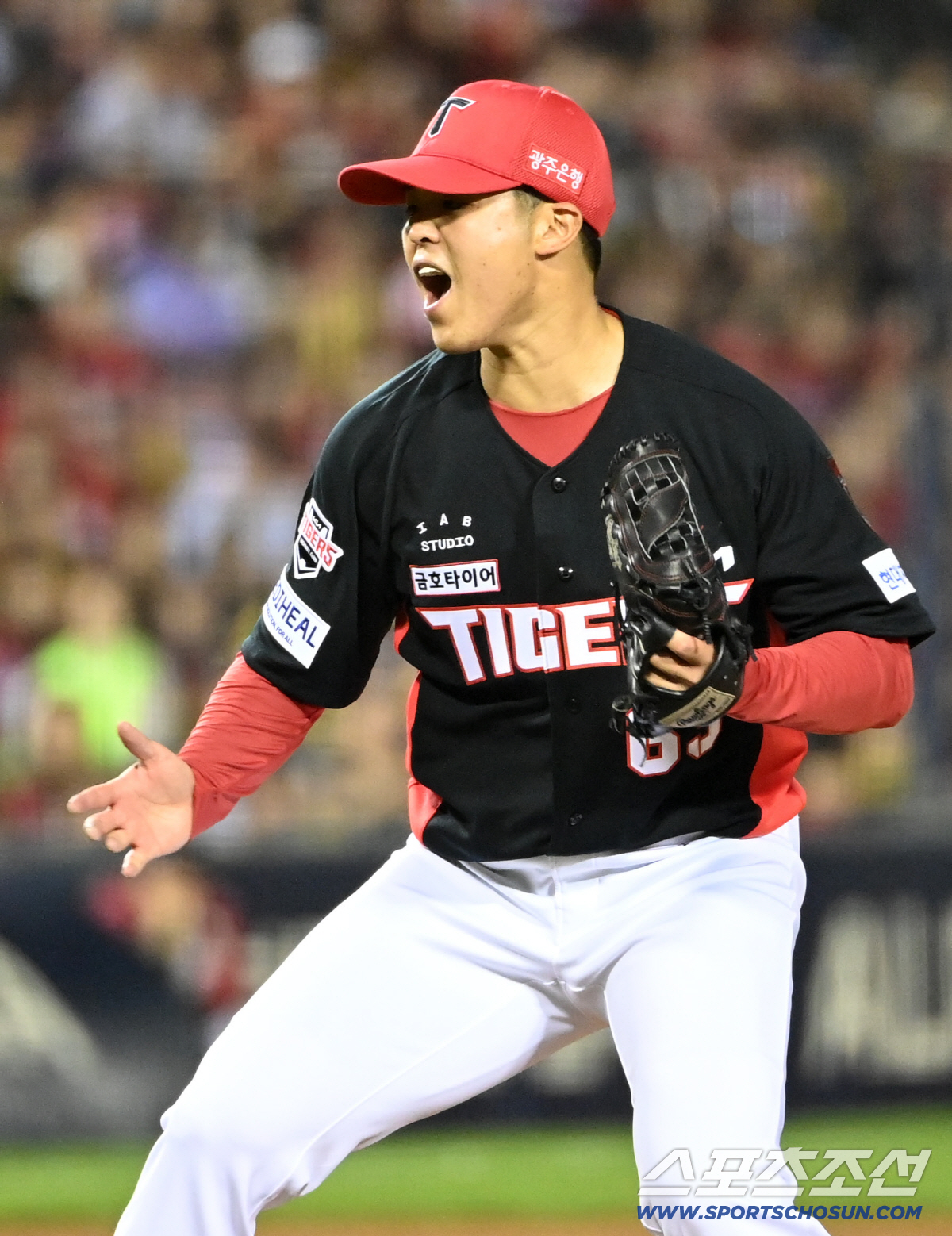 KKKKKKKKK' 괴력쇼…<b>시라카와</b>, 5이닝 1실점 쾌투→잠실 마지막 <b>승리투수</b>...