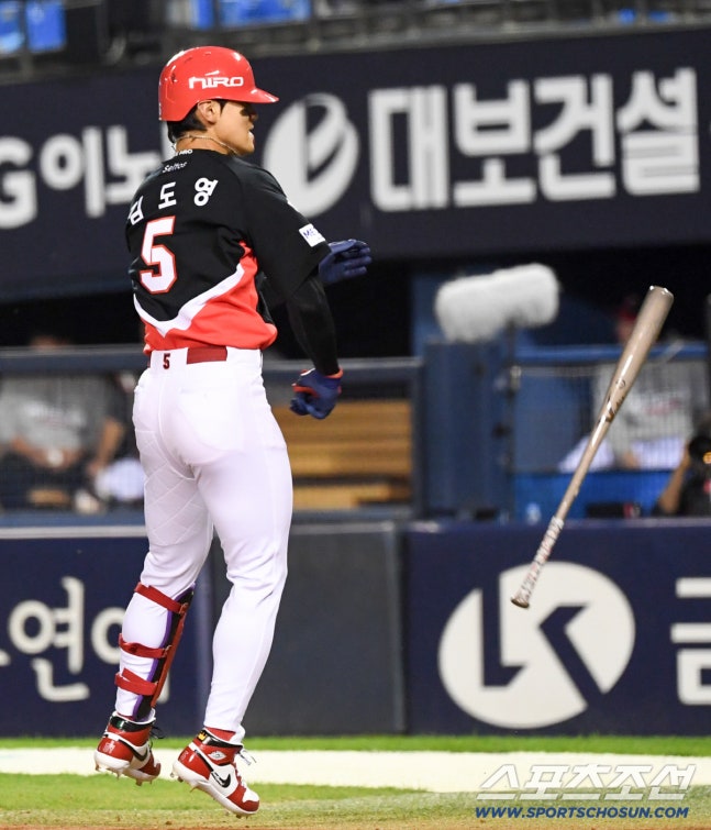 20일 잠실구장에서 열린 LG 트윈스와 KIA 타이거즈의 준PO 3차전. 2회초 1사 만루 KIA 김도영이 만루포를 날리고 있다. 잠실=박재만 기자 pjm@sportschosun.com