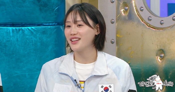 '여자농구 金' <b>강이슬</b>, 김혜수 닮은꼴이라더니..中 매체까지 주목한 미...