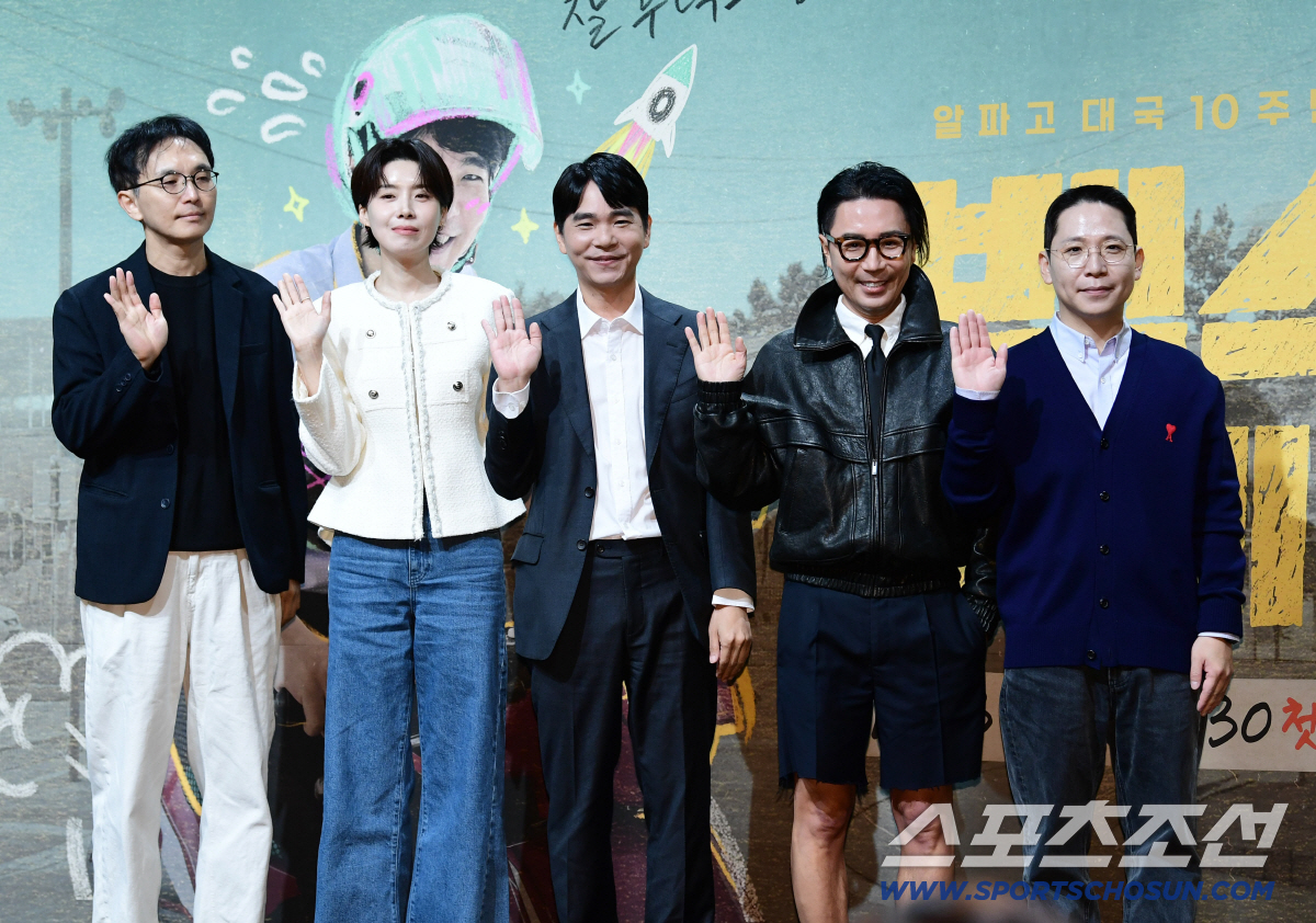 『無職イ・セドル』制作発表会で並ぶ出演者と制作陣