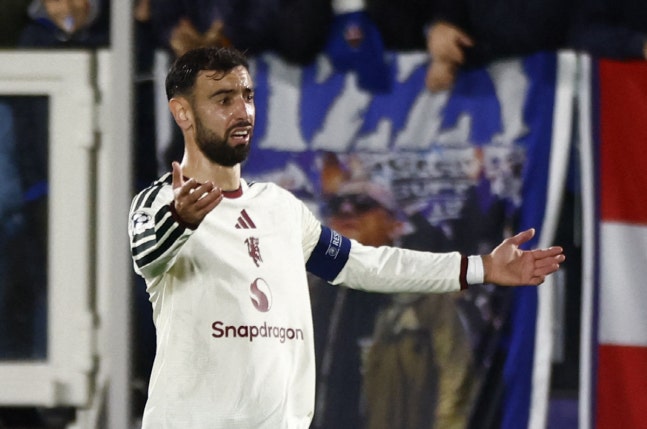 Soccer Football - UEFA Champions League - Como v Manchester United - Stadio Giuseppe Sinigaglia, Como, Italy - October 21, 2026 Manchester United's Bruno Fernandes reacts REUTERS/Alessandro Garofalo