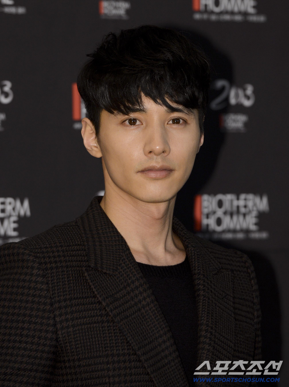 イベント会場で撮影された俳優ウォンビンのポートレート