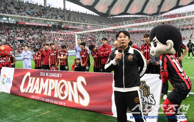 K리그1 FC서울과 강원FC의 경기가 24일 서울월드컵경기장에서 열렸다. 우승을 확정 지은 FC서울 김기동 감독이 환호하고 있다. 상암=박재만 기자pjm@sportschosun.com/2026.10.24/