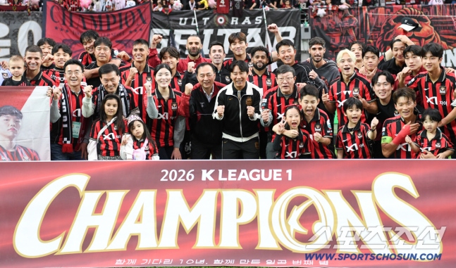 K리그1 FC서울과 강원FC의 경기가 24일 서울월드컵경기장에서 열렸다. 우승을 확정 지은 FC서울 선수단이 환호하고 있다. 상암=박재만 기자pjm@sportschosun.com/2026.10.24/