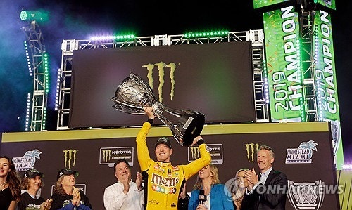 NASCAR 드라이버 켄슬 바usch 별세