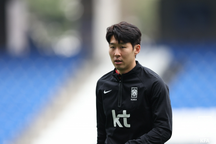 '만원 관중' 속 마스크 벗고 뛰는, <b>손흥민</b> A매치 36호골 정조준