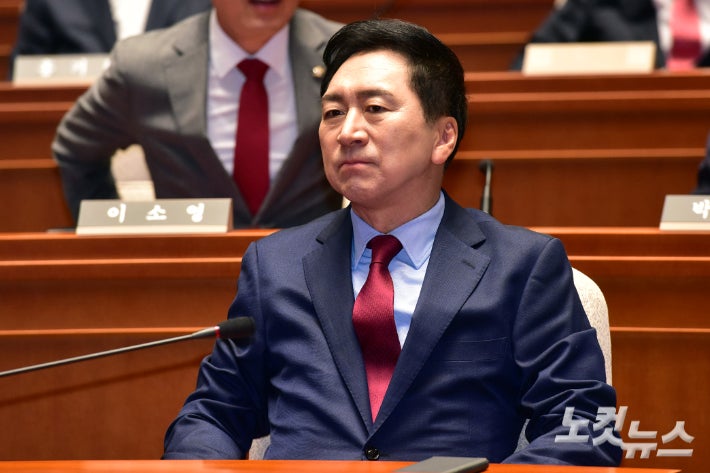 <b>김기현</b>, <b>울산</b> 지역구 <b>출마</b> 시사…"더 자주 뵐 것"
