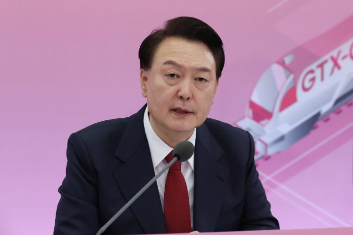 尹, 중처법 <b>유예 불발에</b> "野 무책임한 행위…영세기업 조치 강구"