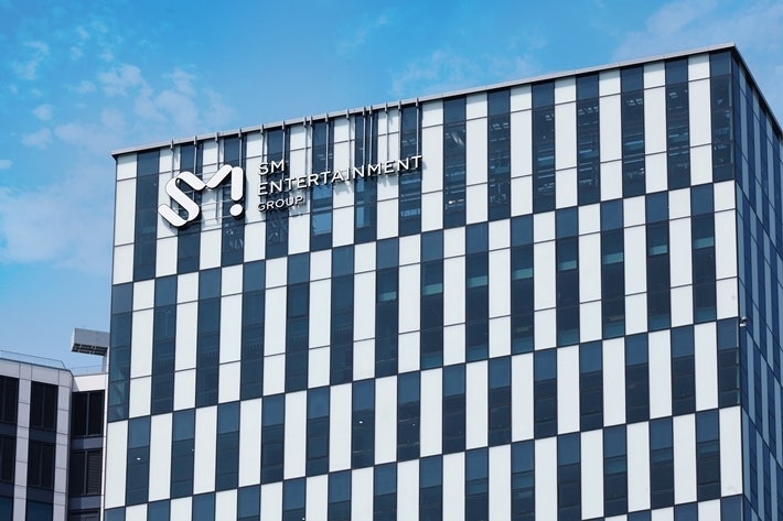 SM 측, 입 열다…<b>카카오</b> 매각설·<b>경영진</b> 교체설 등 입장 밝혀