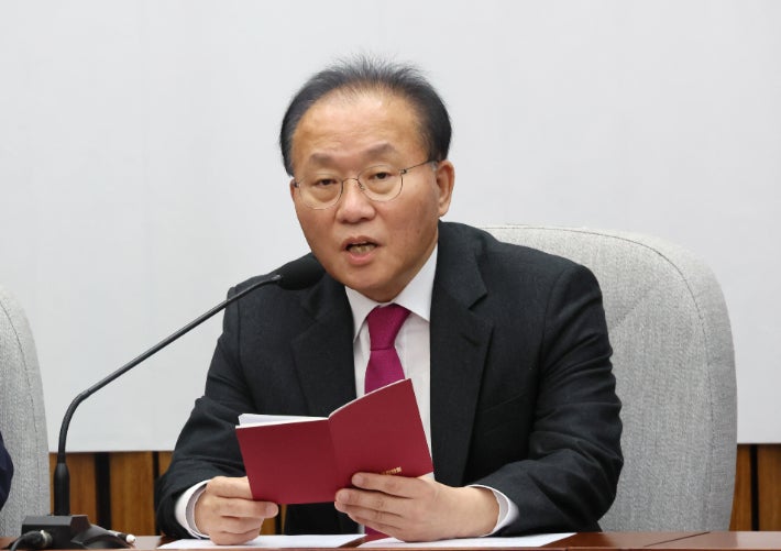 <b>윤재옥</b>, 野<b>준연동형</b> 비판 "'운동권·<b>개딸</b> 선거 연합' 하겠다는 것"