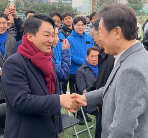 <b>계양</b>서 만난 <b>이재명</b>·<b>원희룡</b>…李, 악수 청하며 "환영한다"