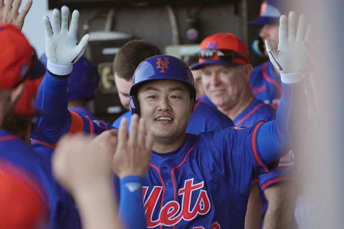 <b>최지만</b>, 시범 경기서 '120m 대형 홈런'…MLB 재진출 청신호?