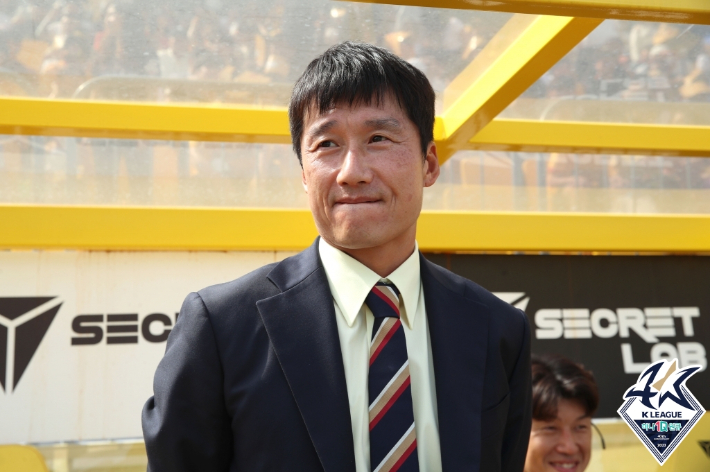 '린가드 효과' 이정효 <b>감독</b>도 놀랐다 "인터뷰실이 이렇게 넓은 줄 몰랐네요"