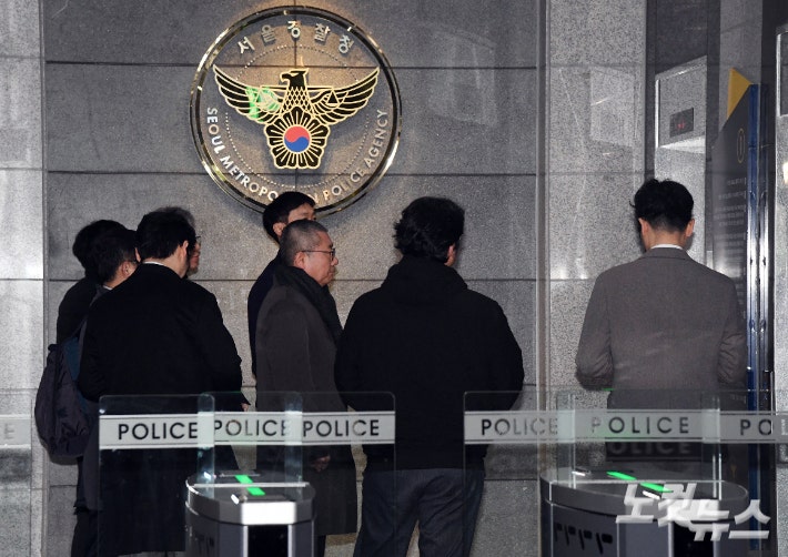 '집단사직 공모' <b>의협</b> 비대위원장 등 간부 3명, <b>경찰</b> 출석