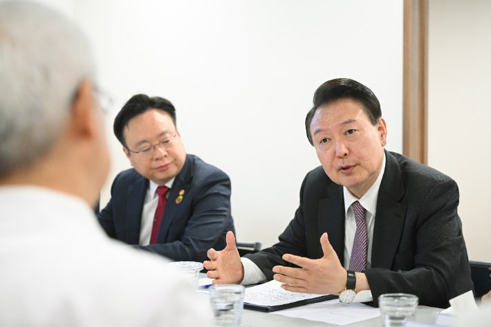 尹 "필수중증의료분야 전문<b>병원</b>, 확실한 보상체계 지원"