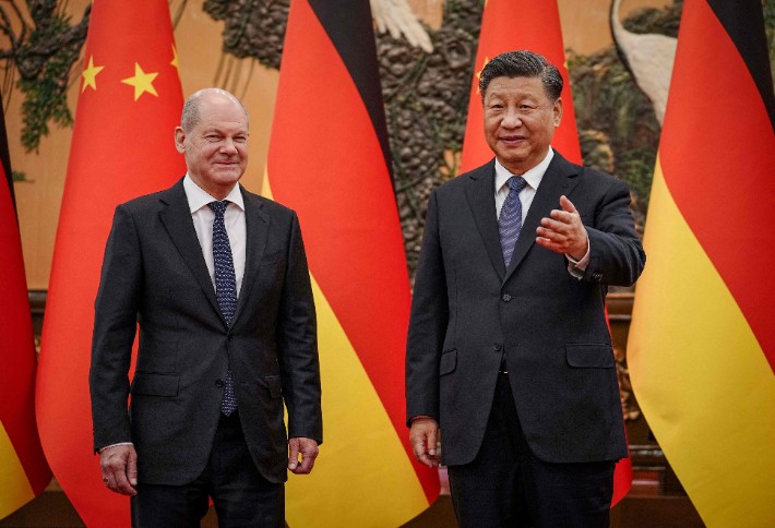 獨 <b>숄츠</b> 총리 방중 대대적 홍보하는 중국 속내는?