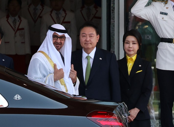 尹, UAE <b>대통령</b>과 정상회담…포괄적경제동반자협정 체결