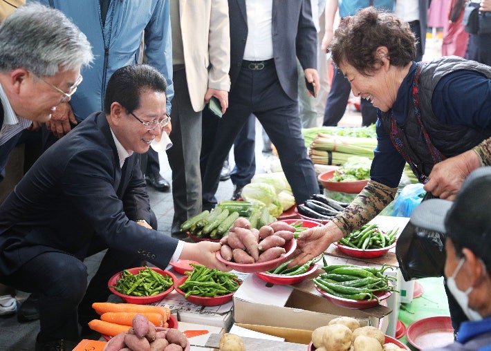 <b>김영록</b> 전남지사, <b>순천</b> 웃장서 '소행성 프로젝트' 발표