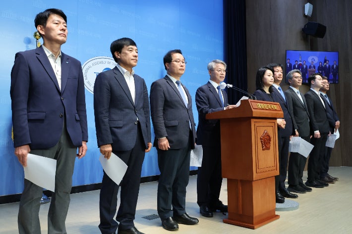 민주, '쌍방울 <b>대북송금</b> 사건' 등 재수사 <b>특검법</b> 발의