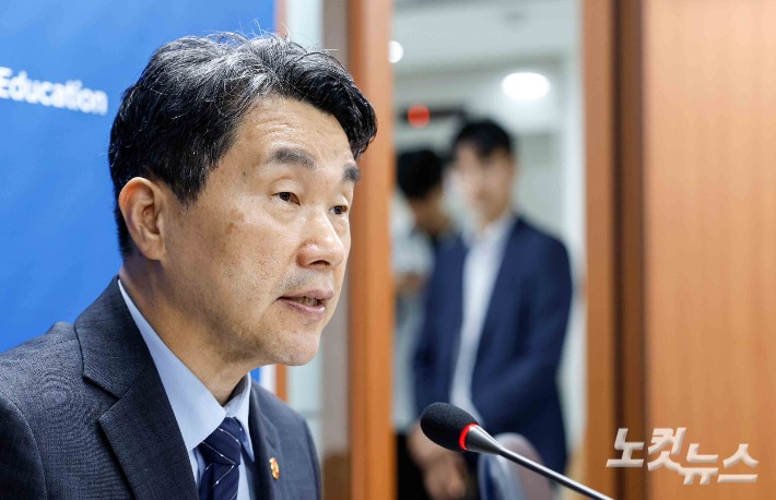<b>이주호</b>, 의학<b>교육</b> 전문가들과 '의대<b>교육</b> 선진화 방안' 논의