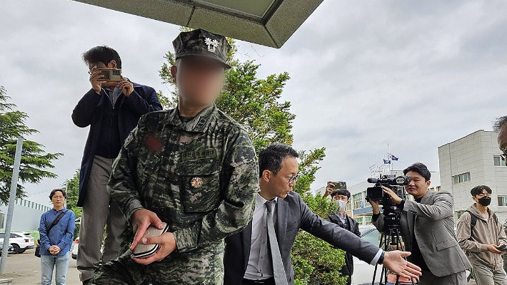 <b>채상병</b> 전 <b>대대장</b>, 인권위 진정…"장례식도 못 갔다"