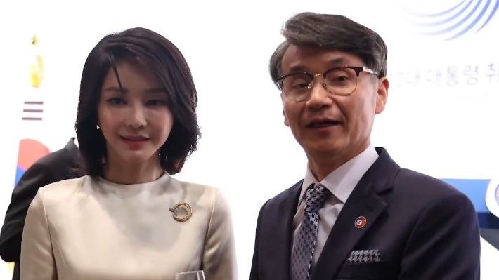 '김건희 명품백' 종결에 <b>이의신청</b>…"권익위, 월급 받기 안 부끄럽나"