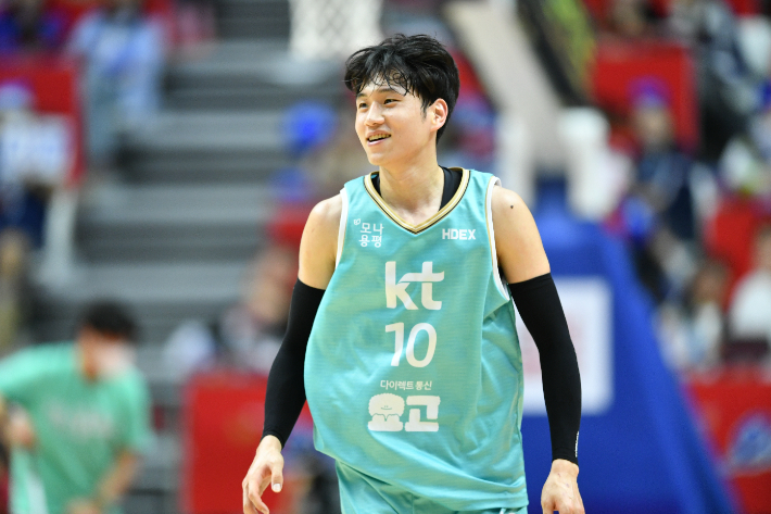 'KBL 최고 수비수' kt 문성곤, 24-25시즌 7억5천 <b>연봉킹</b>