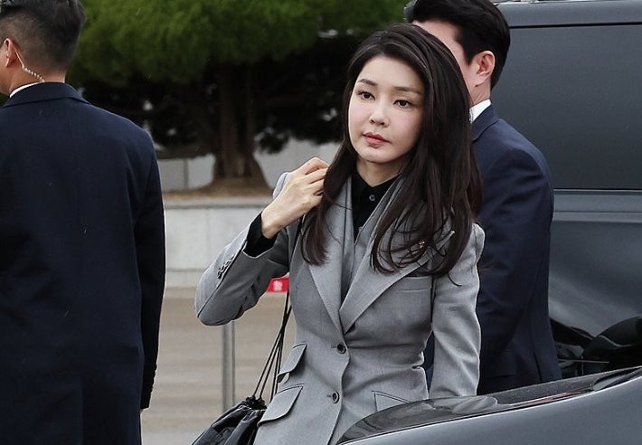 檢, 제3의 보안청사서 김건희 <b>여사</b> 12시간 안팎 <b>비공개 대면조사</b>