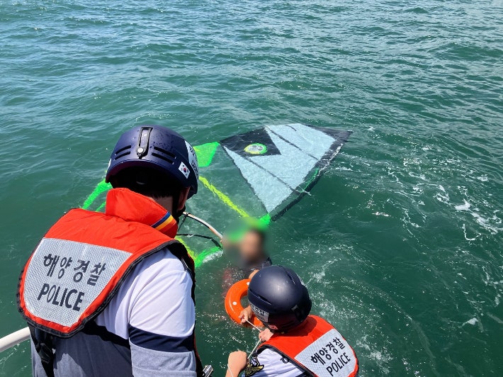<b>부산</b>서 수영하던 70대, 파도에 휩쓸려 숨져··<b>물놀이</b> 사고 잇따라