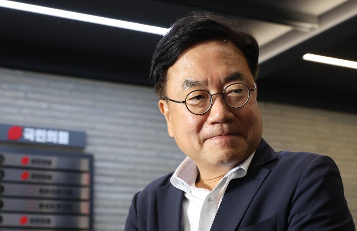 與사무총장 "당직자 일괄<b>사퇴</b>"…親尹 <b>정점식</b> 거취 압박