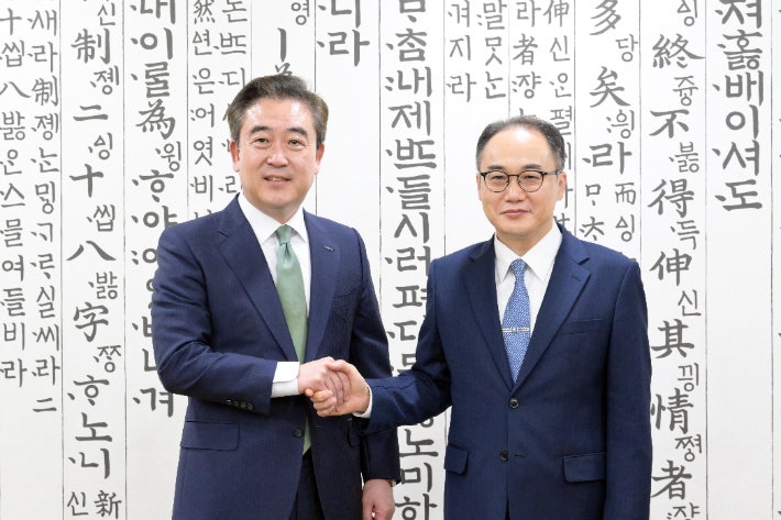 <b>윤희근 경찰청장</b> 퇴임…"대한민국 경찰은 세계최고, 이제 국민으로 응원"