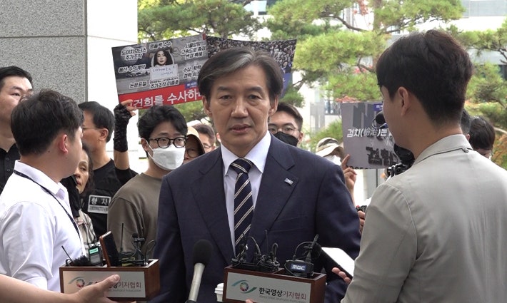 <b>검찰 출석</b> 조국 "윤석열 정권, 언제나 文 정부 탓만 해"