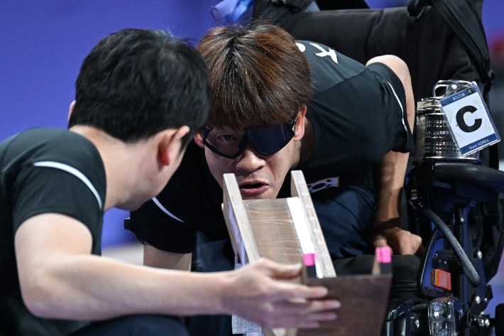 <b>보치아</b> <b>정호원</b>·<b>강선희</b>, 결승서 홍콩에 3-5 패…혼성 페어 은메달[파리...