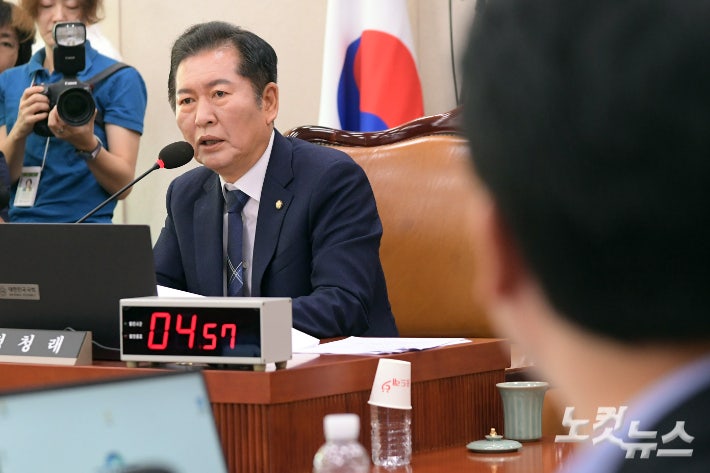 <b>법사위</b>, '김건희·<b>채상병 특검법</b>' 야당 단독 의결…지역화폐법도 통과