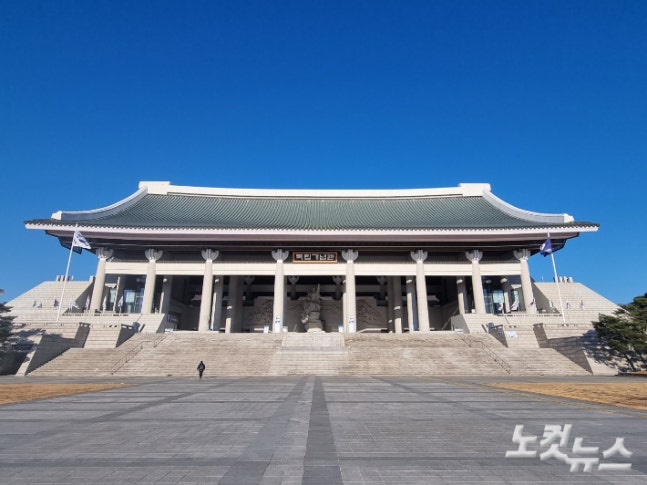 Independence Memorial Hall. Reporter Insangjun