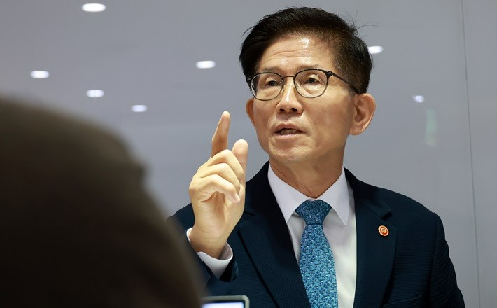 <b>김문수</b> "<b>필리핀 가사</b>관리사, 임금 깎으면 몇 배 더 이탈한다"